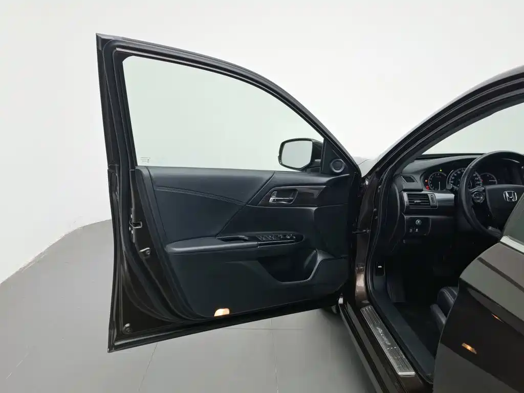 Honda Accord — миниатюра 8