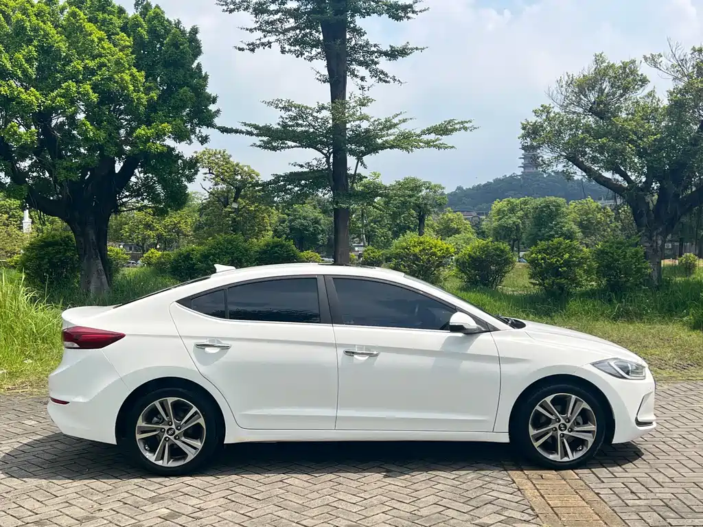 Hyundai Elantra — миниатюра 4