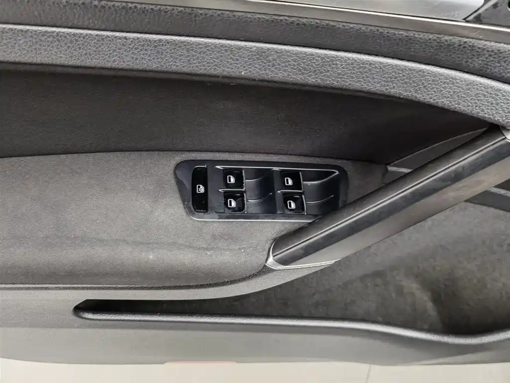 Volkswagen Golf 2015 1.6L AT Comfort