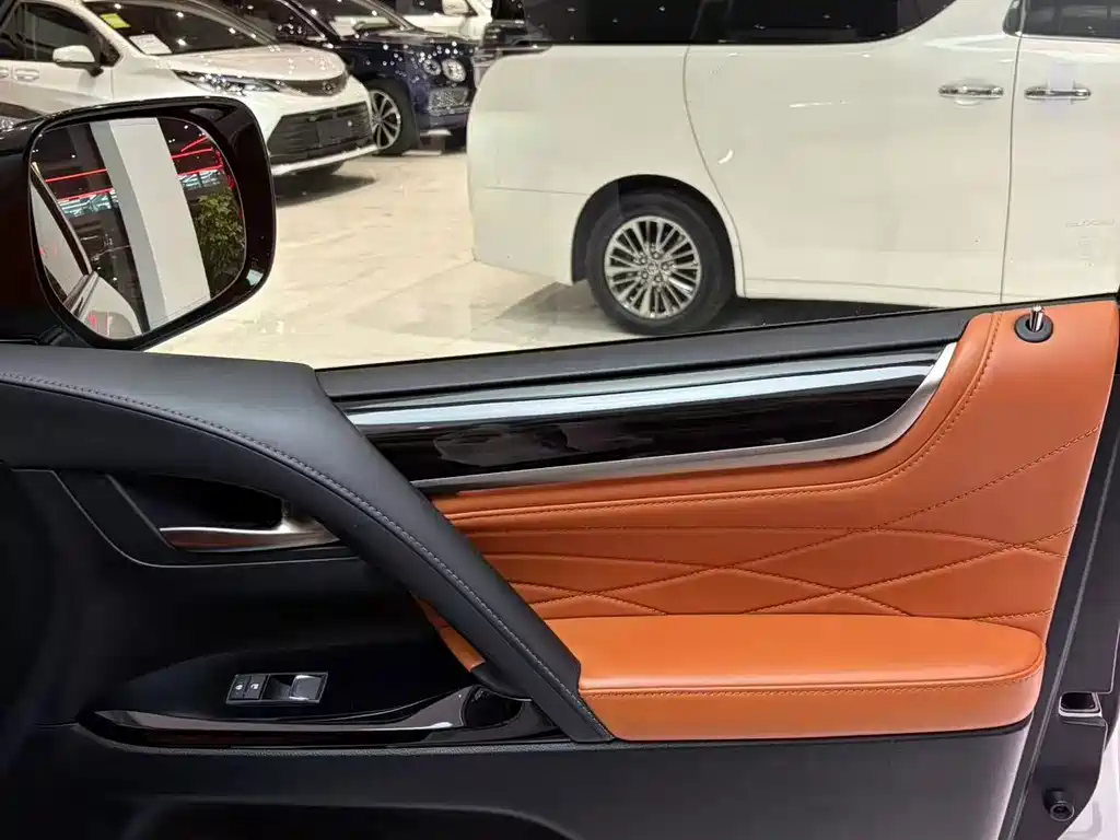 Lexus LX — миниатюра 15