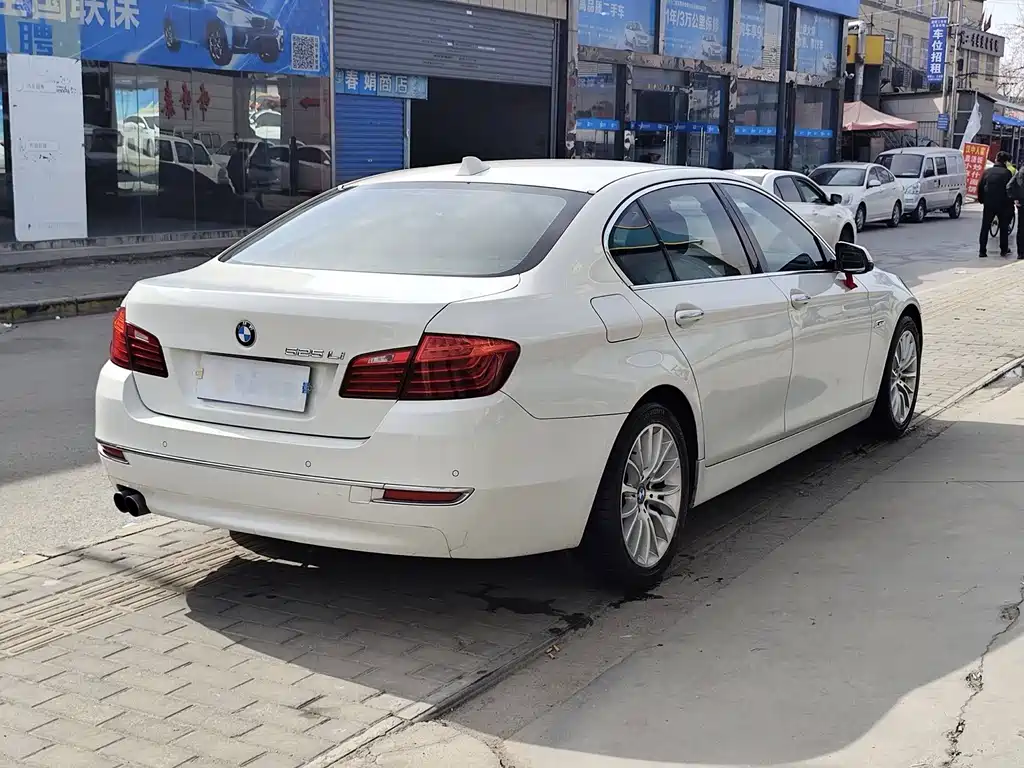 BMW 5 Series — миниатюра 9