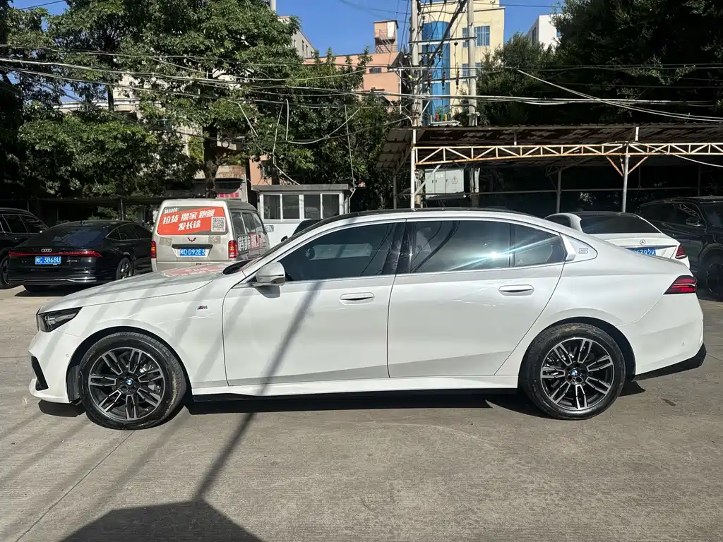 BMW 5 SERIES