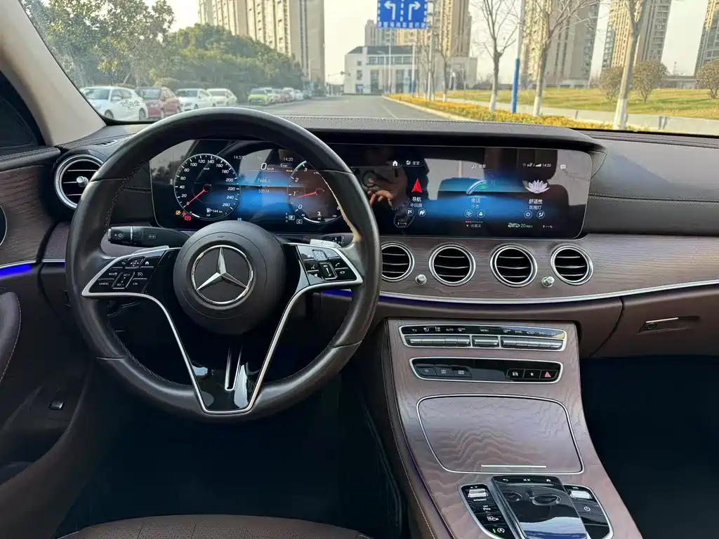 MERCEDES-BENZ E CLASS