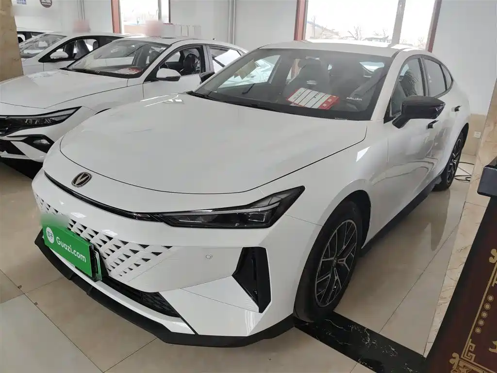 Changan UNI-V iDD 2025