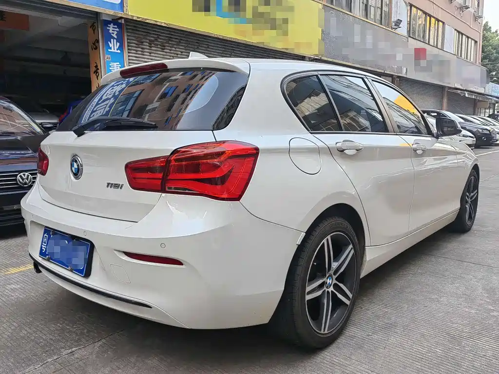 BMW 1 SERIES