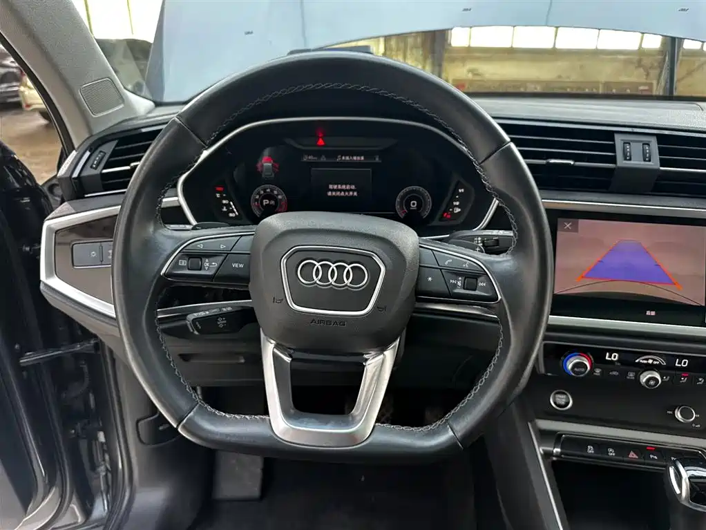 Audi Q3 2023 35 TFSI Fashion (1.4T)