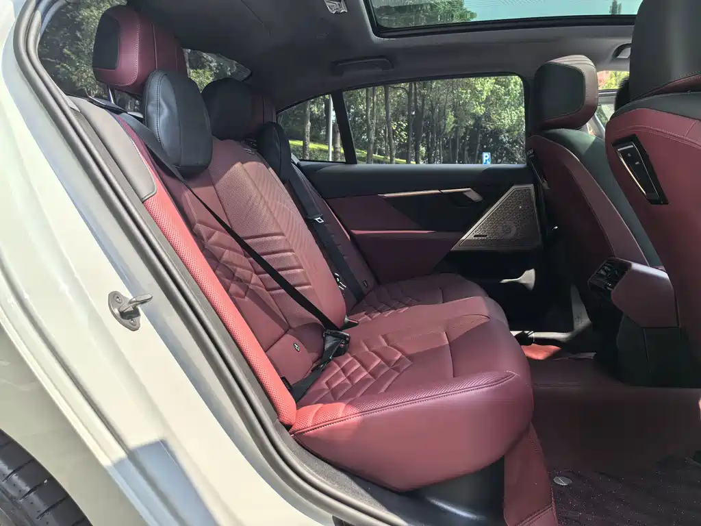 BMW 5 Series — миниатюра 9