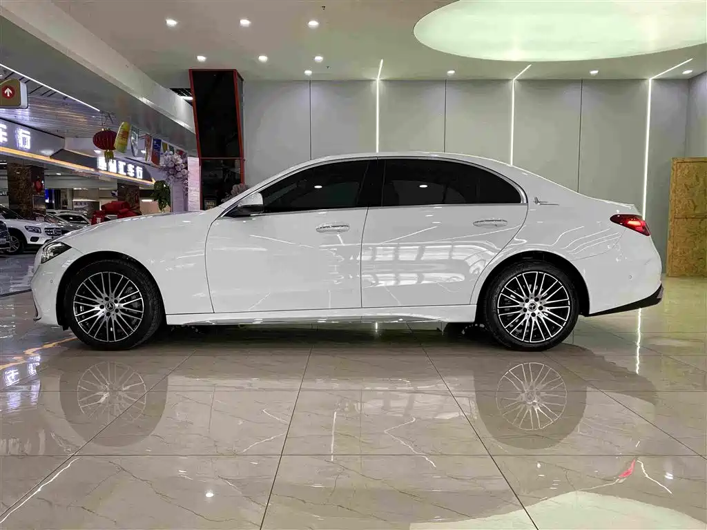 Mercedes-Benz C-Class — миниатюра 6