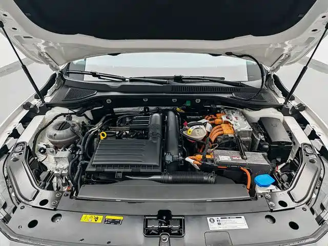 Volkswagen Passat PHEV — миниатюра 8