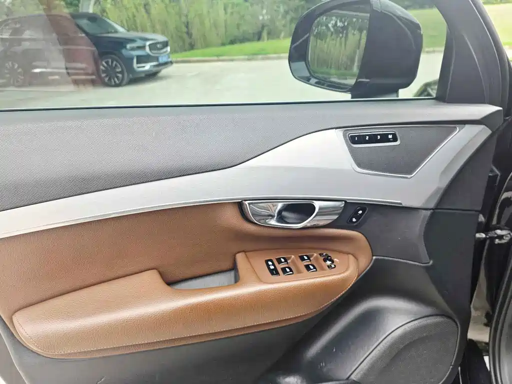 Volvo XC90 — миниатюра 12