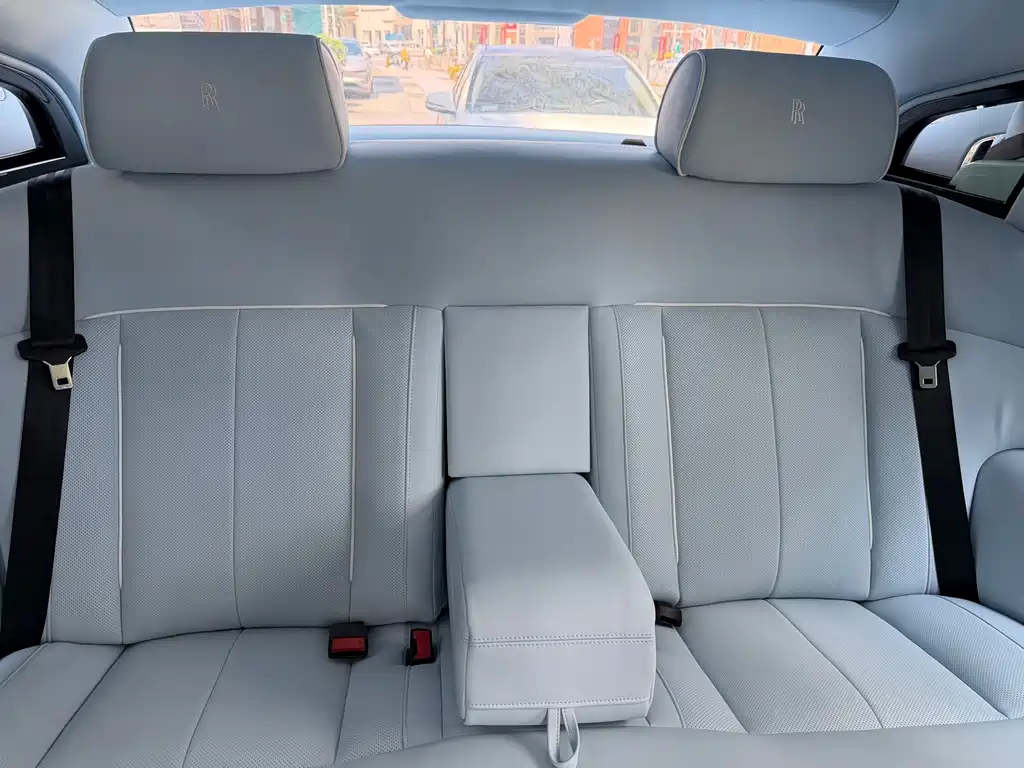 Rolls-Royce Phantom — миниатюра 14