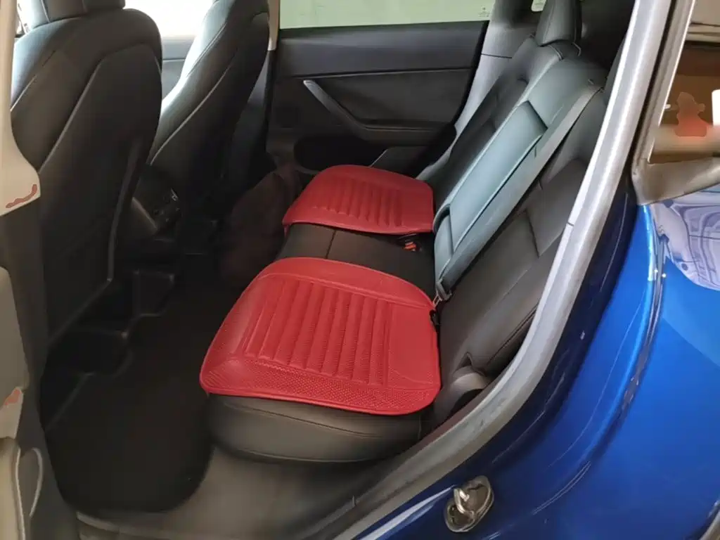 Tesla Model Y — миниатюра 17