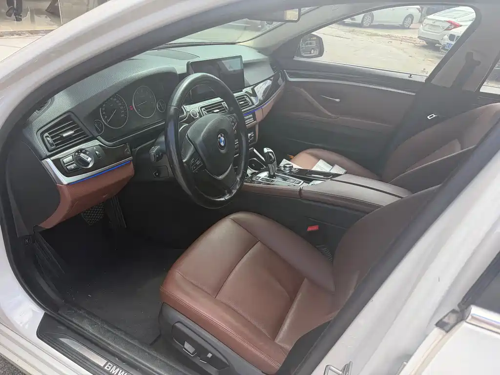 BMW 5 Series — миниатюра 4