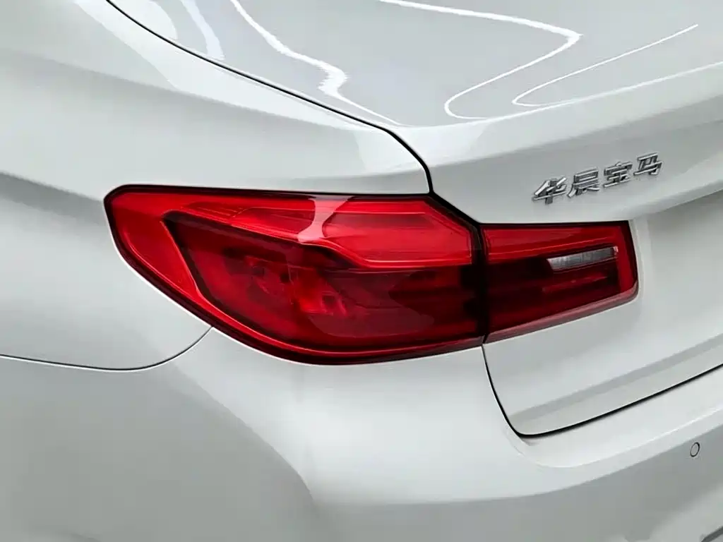 BMW 5 Series — миниатюра 14