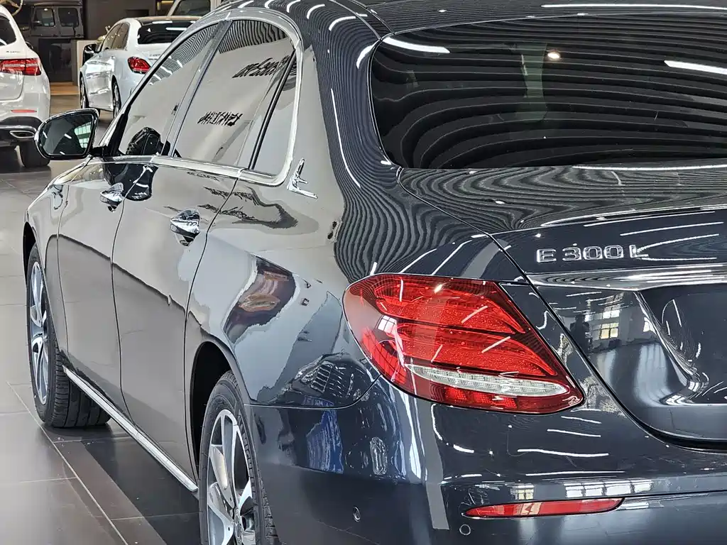 Mercedes-Benz E-Class — миниатюра 4