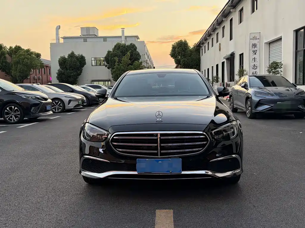 Mercedes-Benz E-Class — миниатюра 2