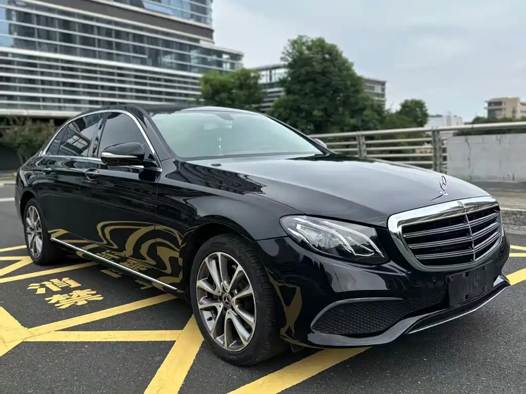 Mercedes-Benz E-Class — миниатюра 8