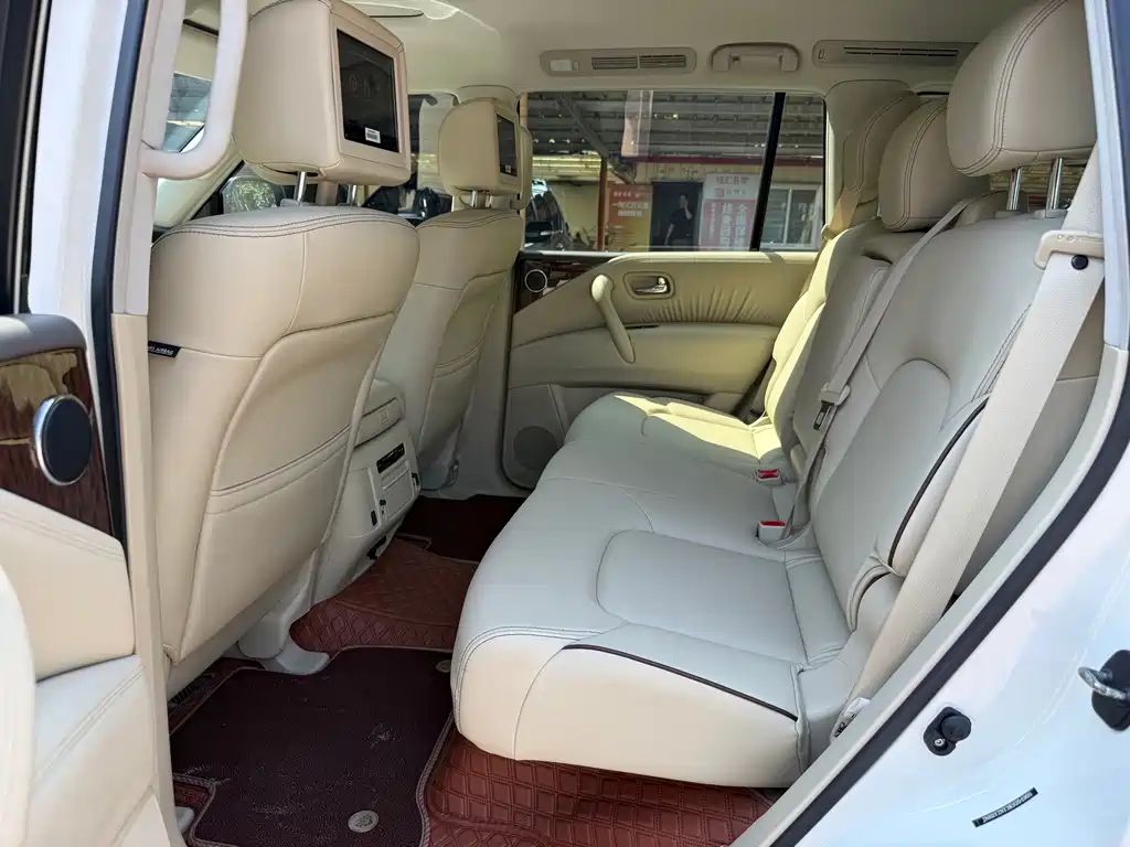Nissan Patrol — миниатюра 12