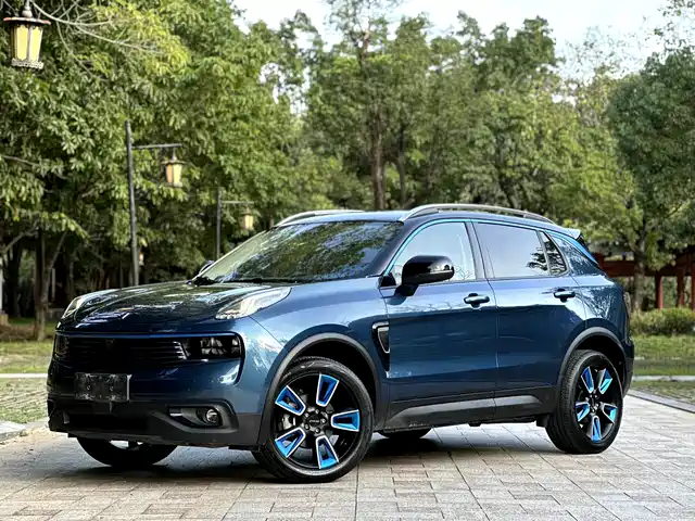 2020 Lynk & Co 01