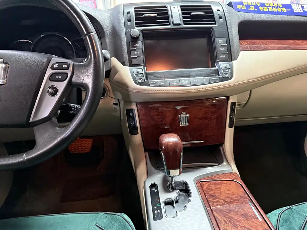 Toyota Crown — миниатюра 9