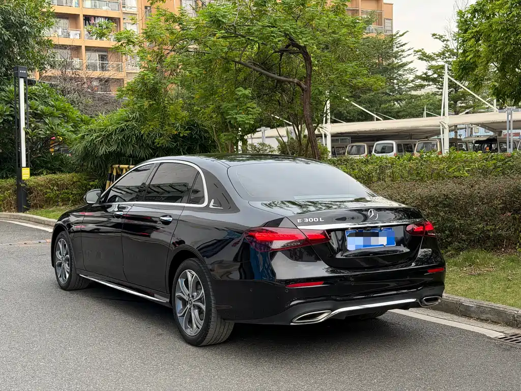 Mercedes-Benz E-Class — миниатюра 4