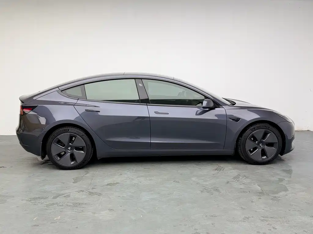 Tesla Model 3 — миниатюра 15