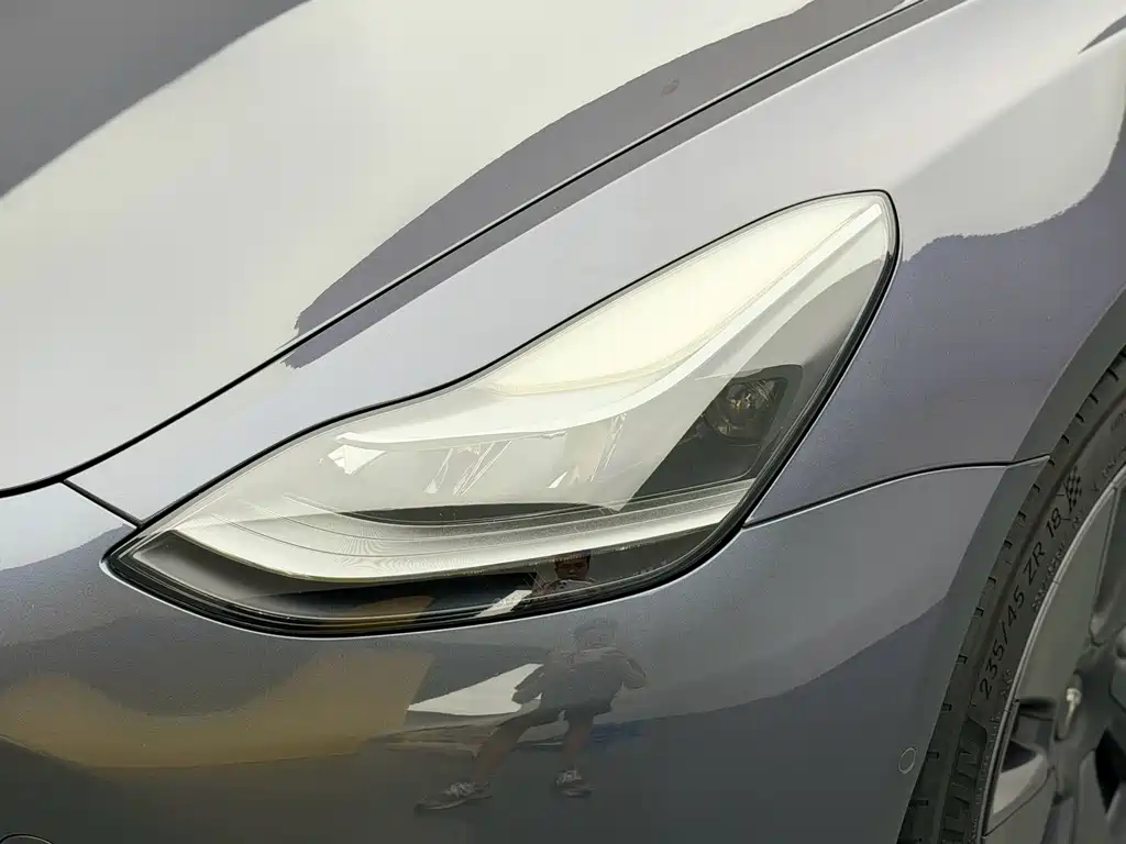 Tesla Model 3 — миниатюра 18