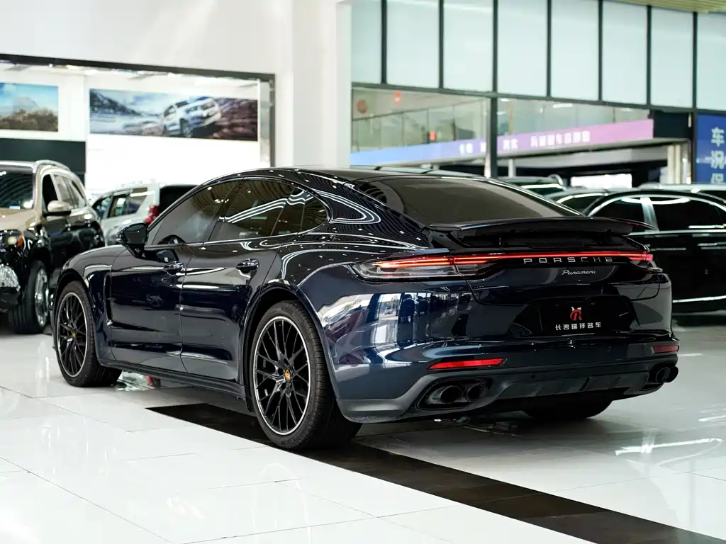 PORSCHE PANAMERA
