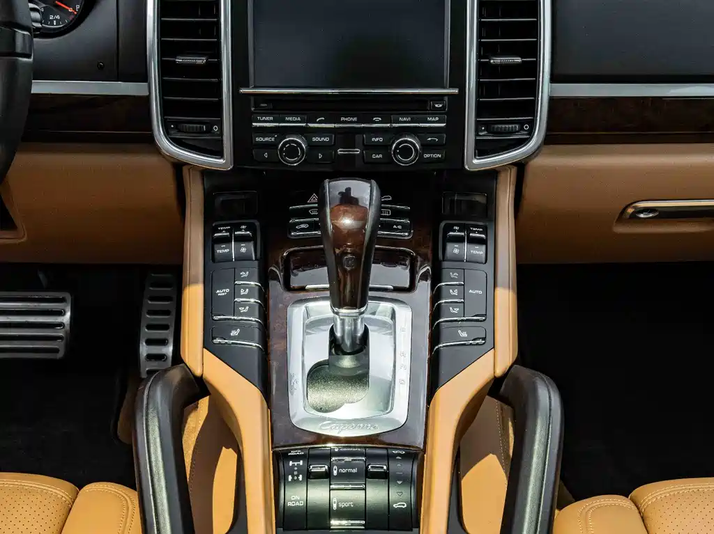 Porsche Cayenne — миниатюра 16