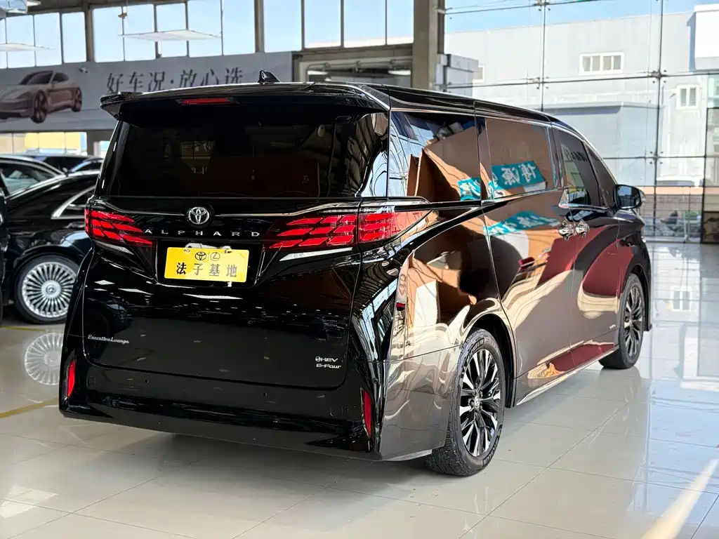 Toyota Alphard — миниатюра 28