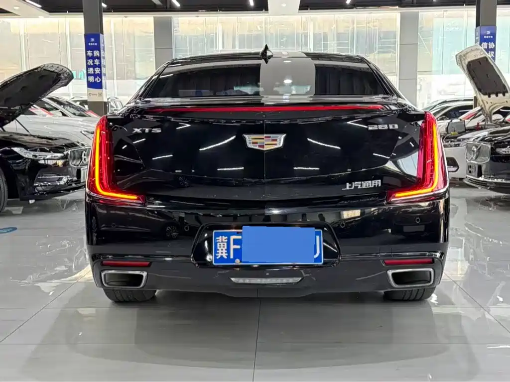 CADILLAC XTS