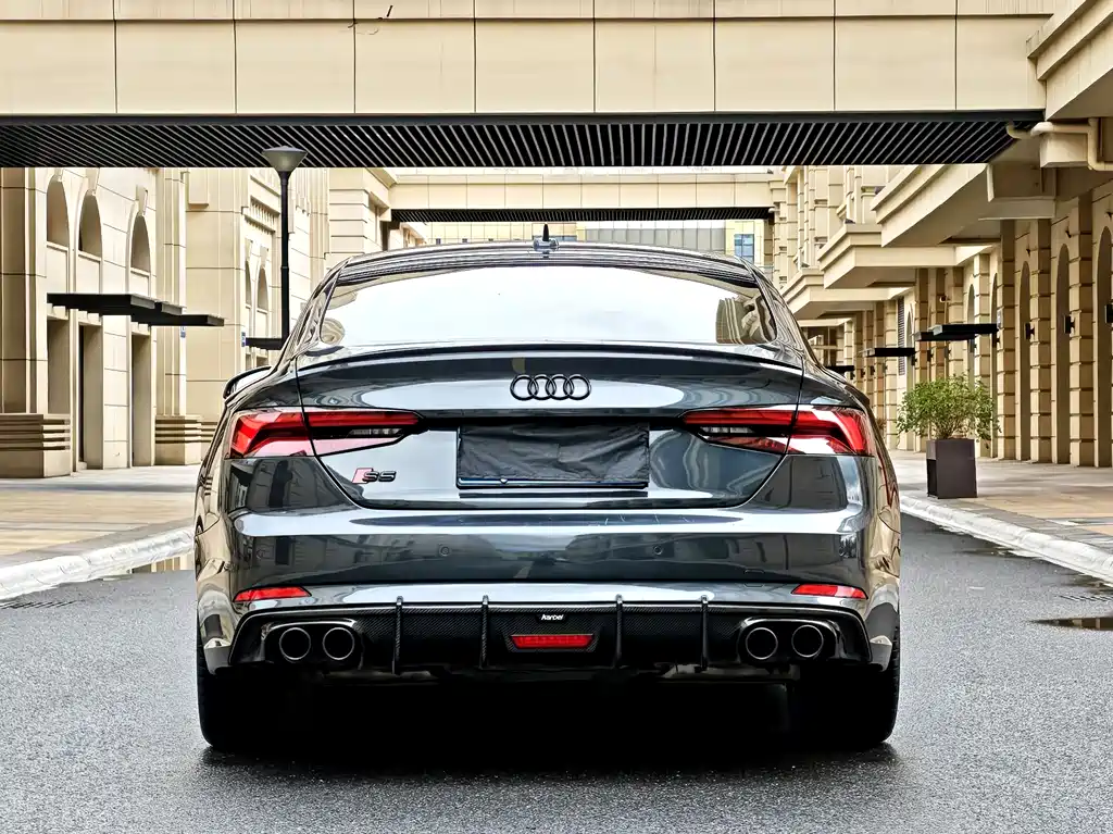 AUDI S5