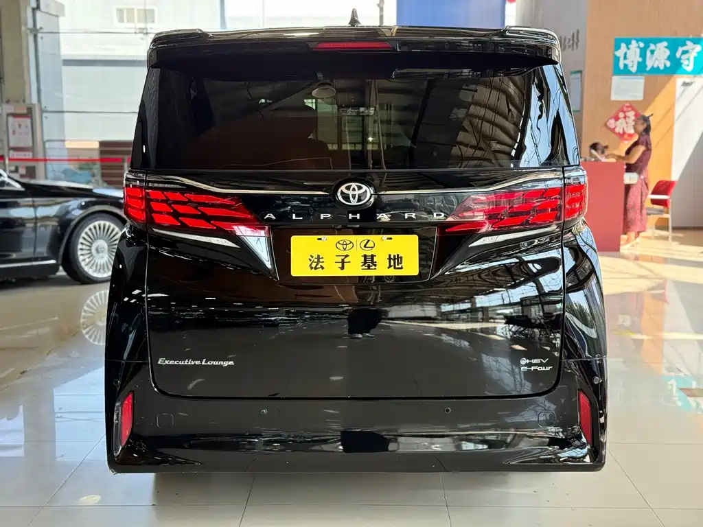 Toyota Alphard — миниатюра 27