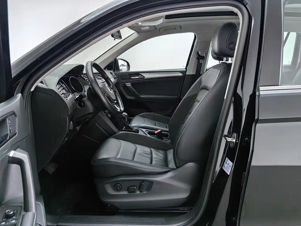 Volkswagen Tiguan L — миниатюра 10