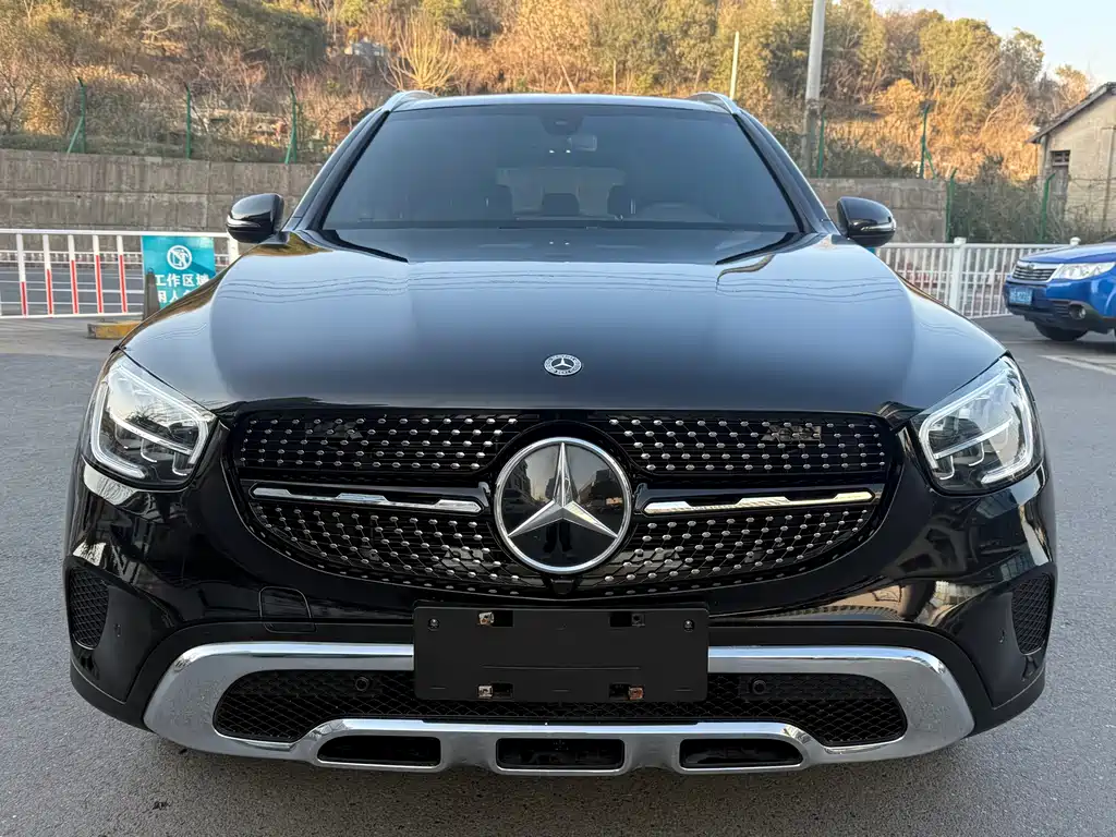 MERCEDES-BENZ GLC