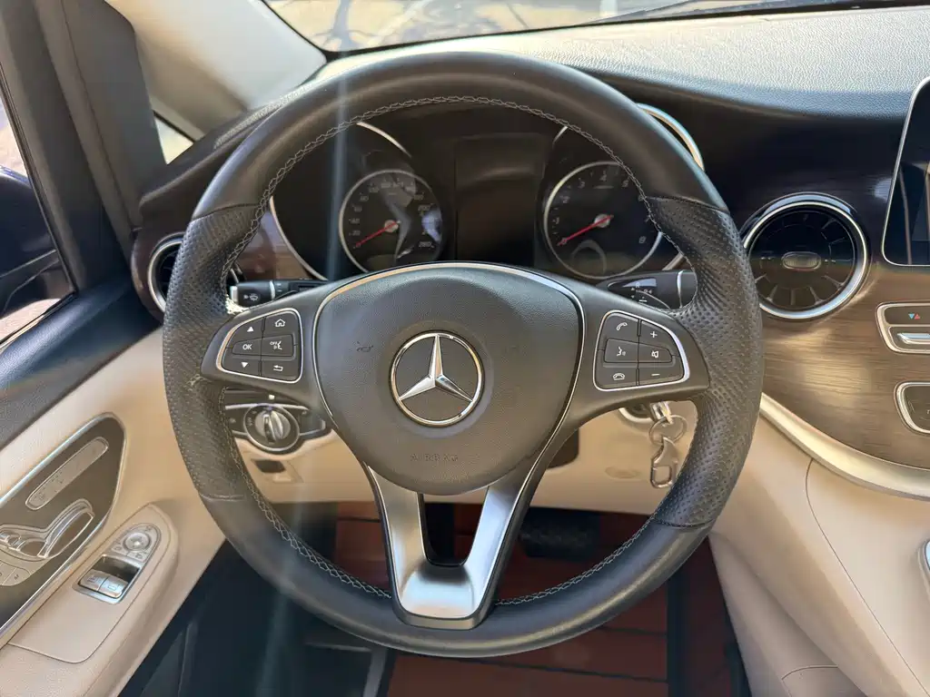 MERCEDES-BENZ V CLASS