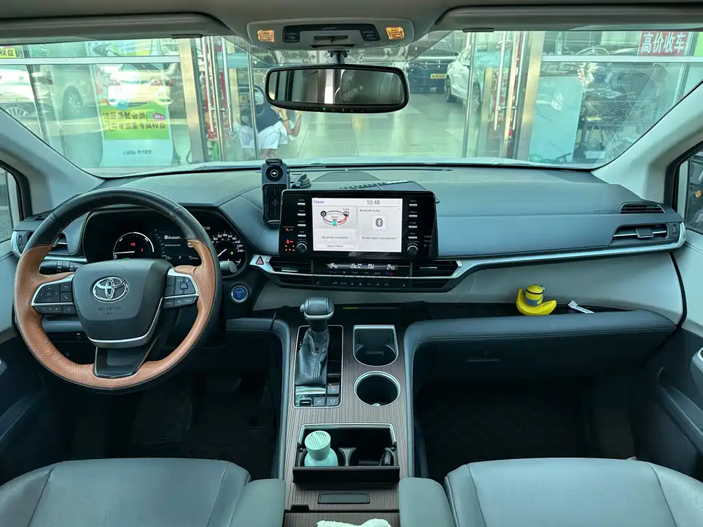 Toyota Sienna — миниатюра 7