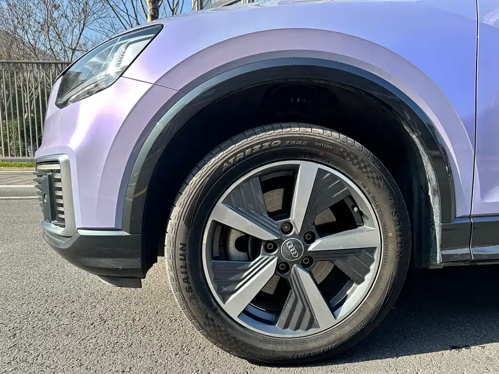 AUDI Q2L E TRON