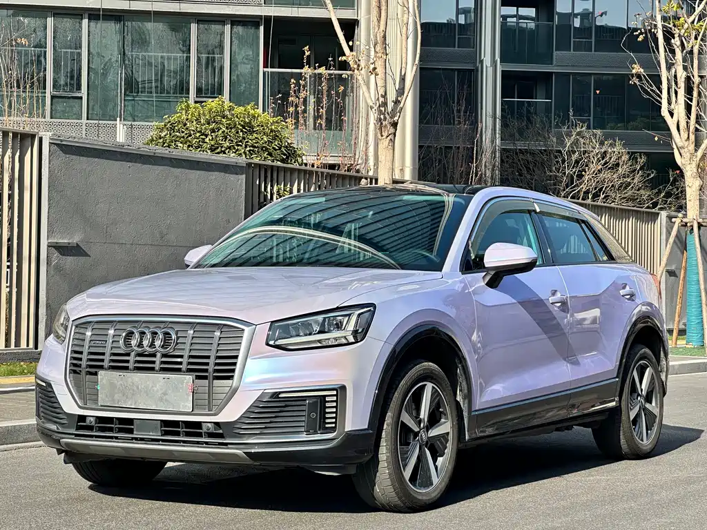AUDI Q2L E TRON