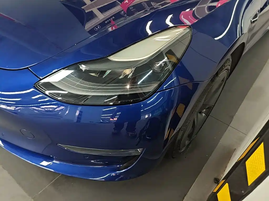 Tesla Model 3 — миниатюра 24