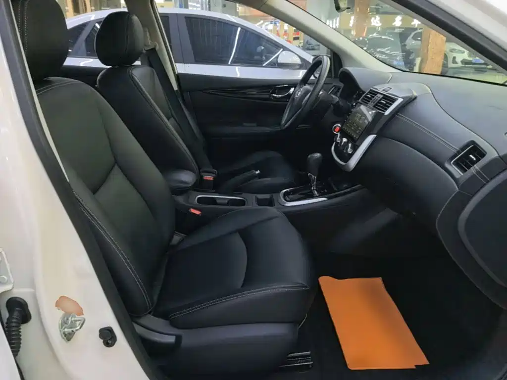 Nissan Tiida — миниатюра 25