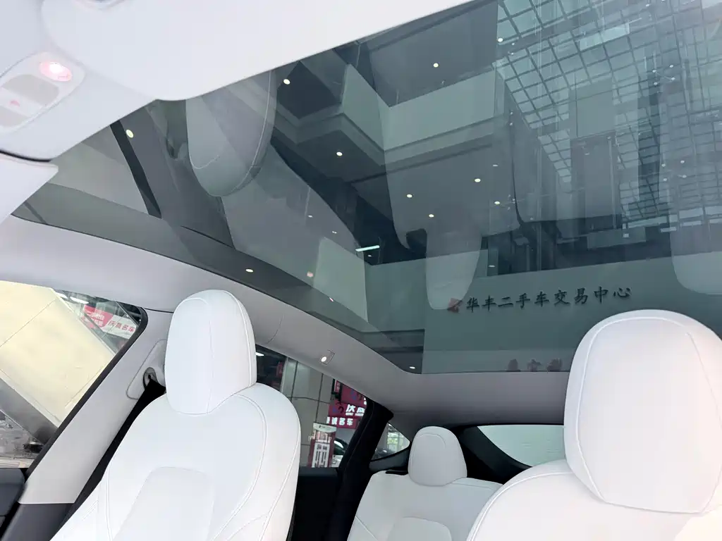 Tesla Model Y — миниатюра 16