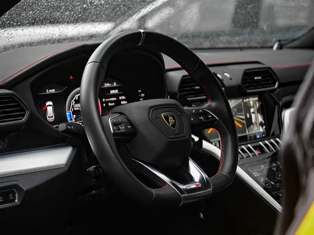 Lamborghini Urus — миниатюра 11