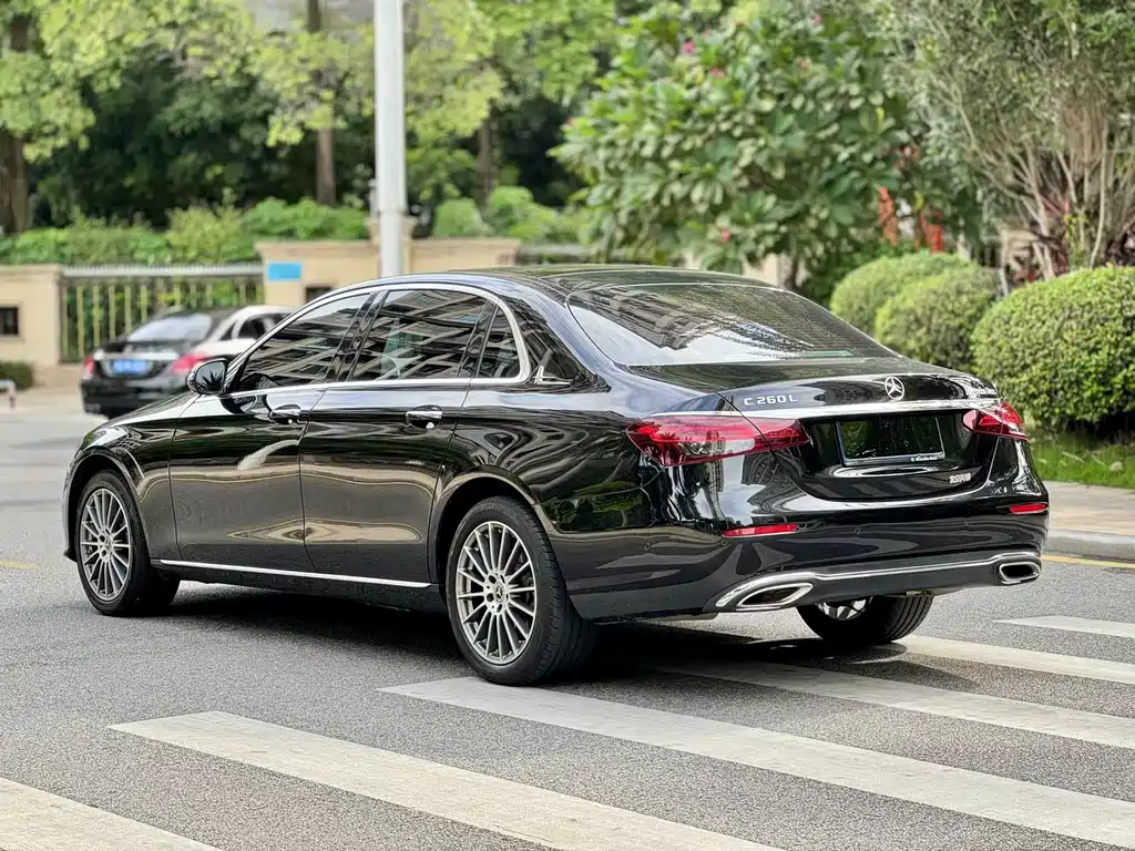 MERCEDES-BENZ E CLASS