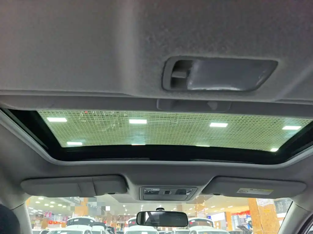 Nissan Tiida — миниатюра 18
