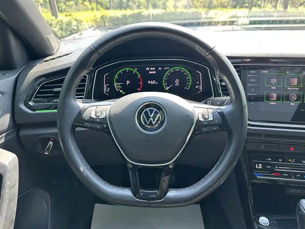 Volkswagen T-Roc — миниатюра 16