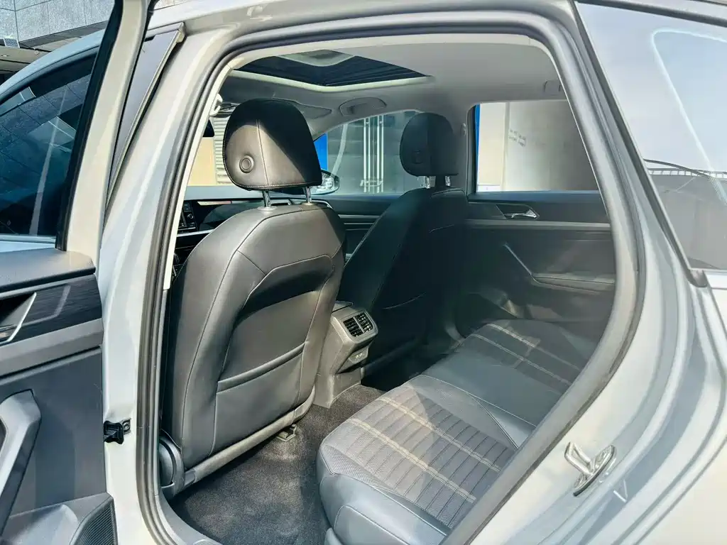 Volkswagen Lavida — миниатюра 6