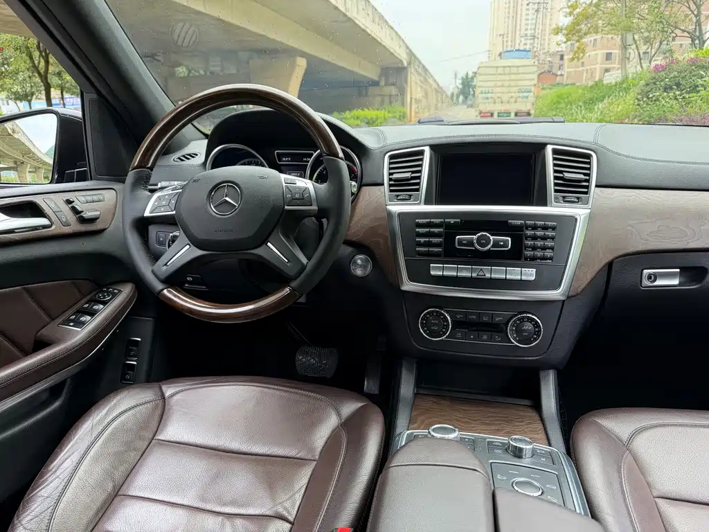 Mercedes-Benz GL-Class — миниатюра 7
