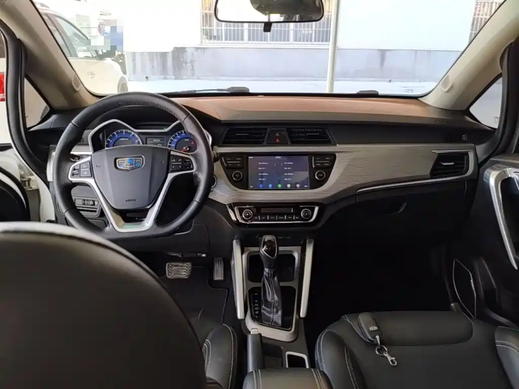 Geely Vision X3 — миниатюра 10