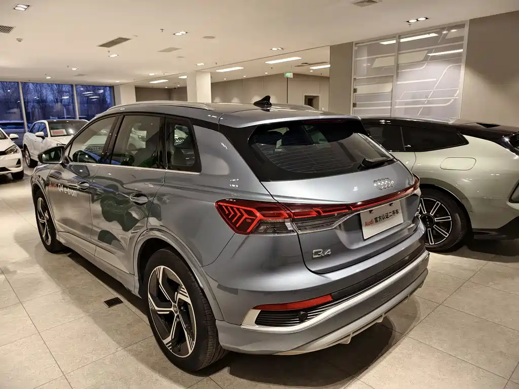 AUDI Q4 E TRON